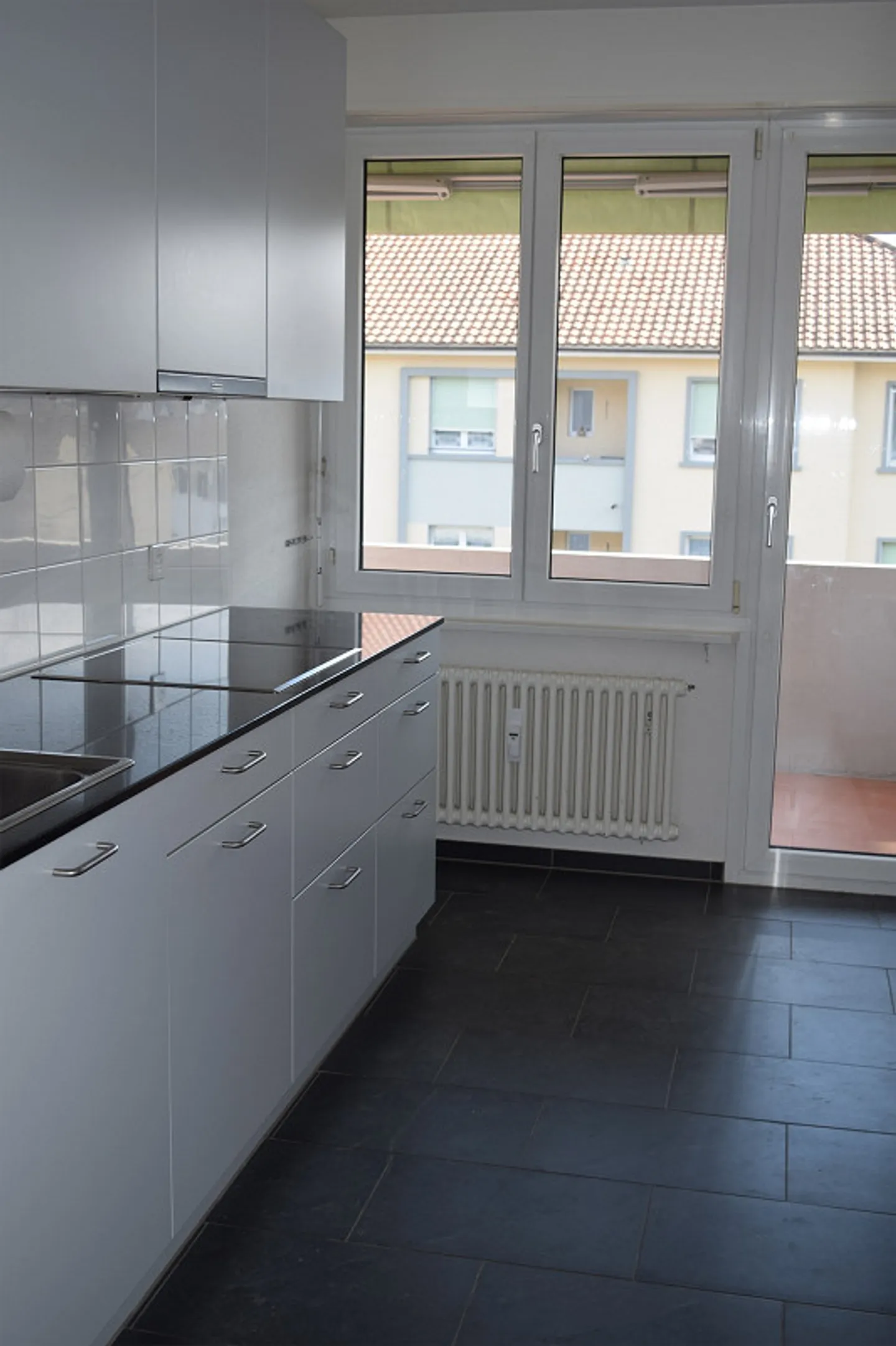 Bright 4-Room Apartment with Balcony - Photo 6 of 11