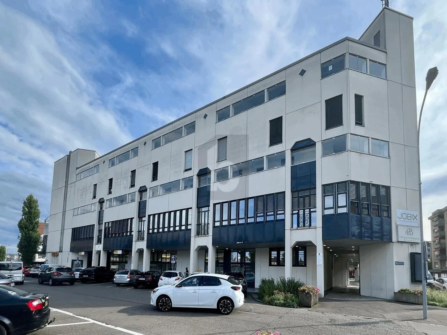 NEXT TO TRAIN STATION WITH TERRACE - 3 MONTHS FREE - Photo 1 of 6