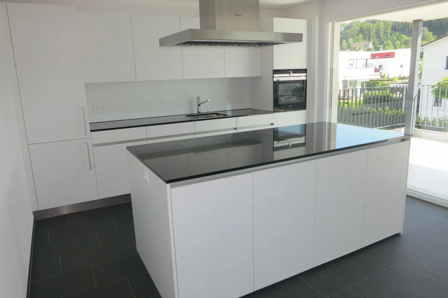 Modernes Apartment mit grossem Balkon - Foto 2 von 6