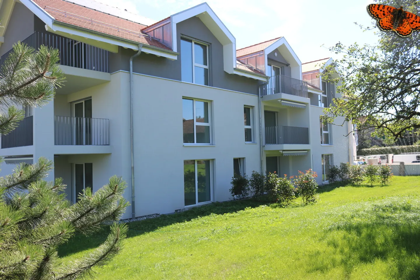 Modern Apartment with Balcony - Photo 2 of 11