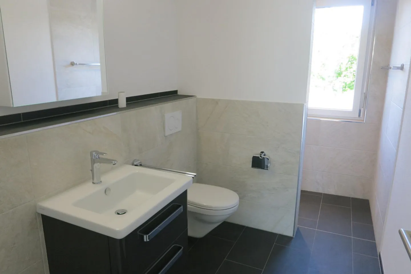 Modernes Apartment mit grossem Balkon - Foto 4 von 6