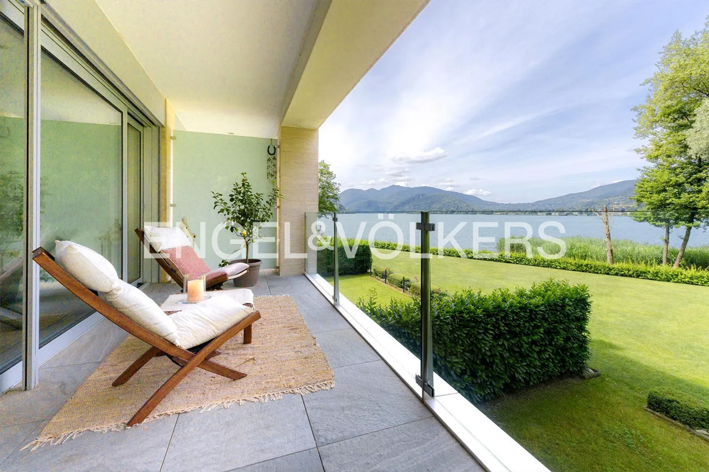Condominium mit Seeblick - Foto 1 von 13
