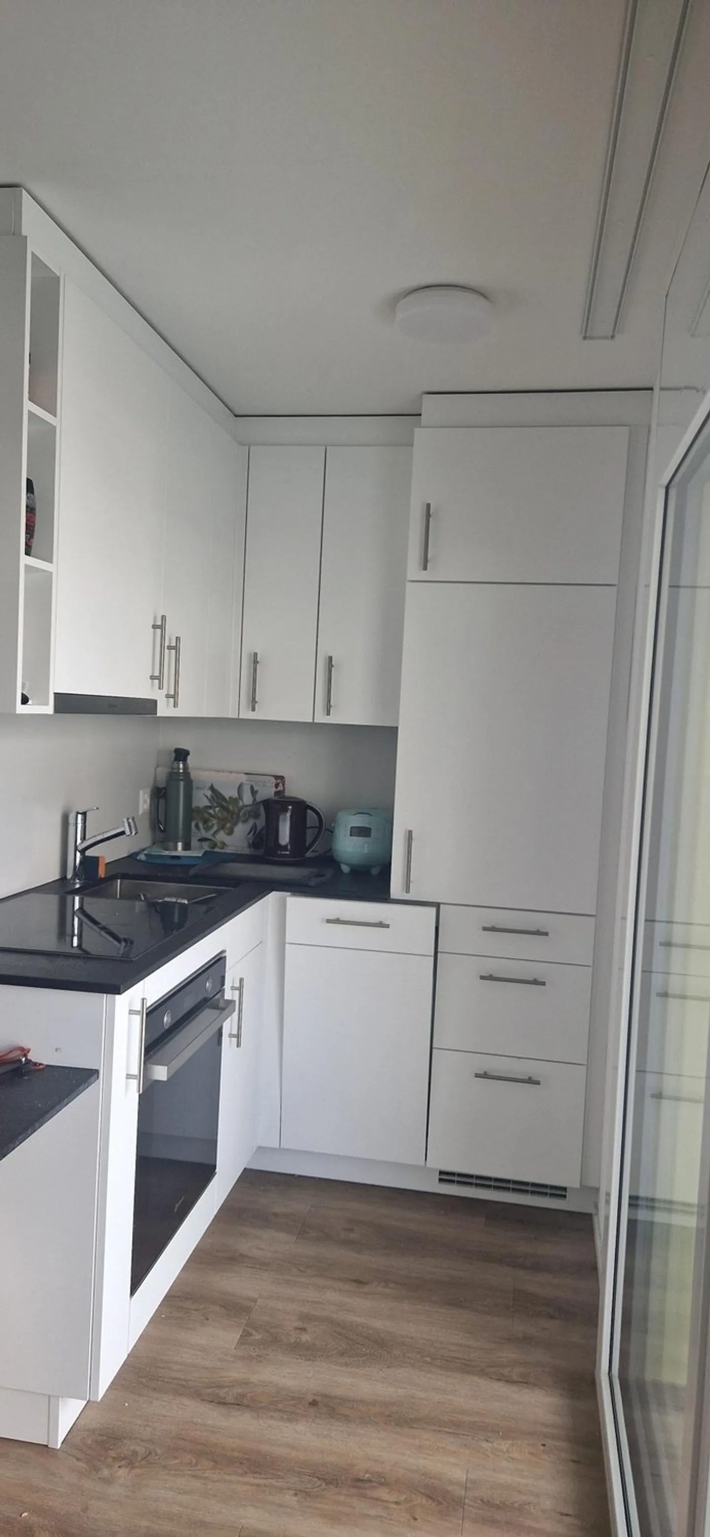 Appartamento moderno con balcone spazioso - Foto 2 di 9