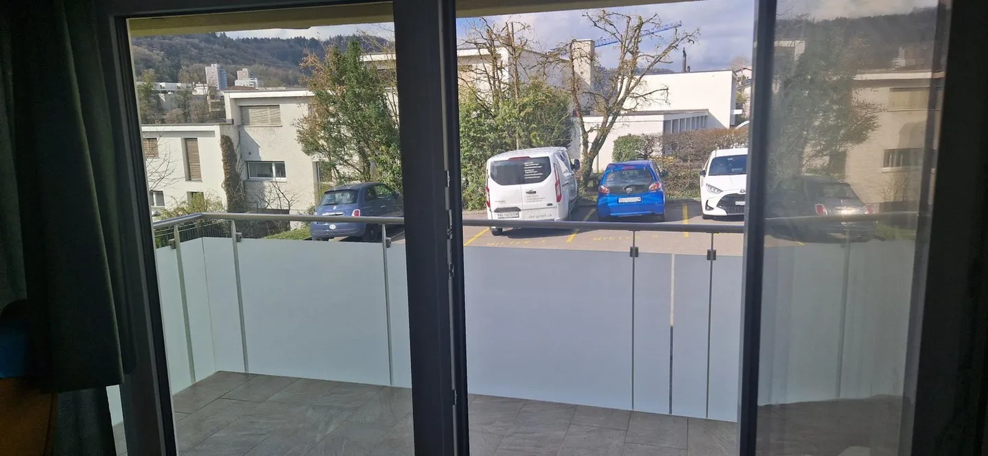 Appartamento moderno con balcone spazioso - Foto 5 di 9