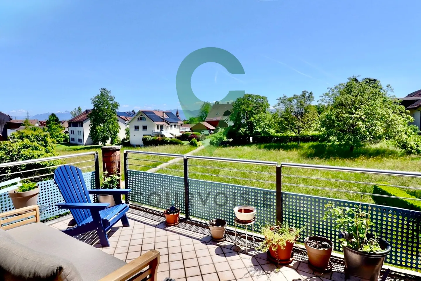 Comfortable duplex in the attic with charm and unobstructed view near Nyon - Photo 1 of 11