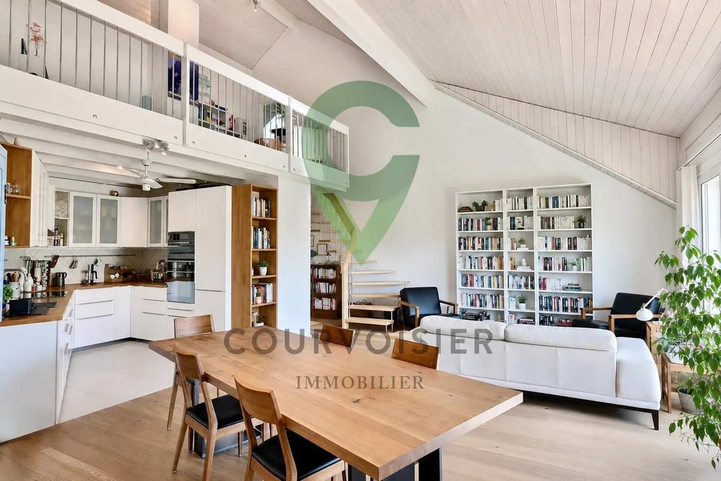 Comfortable duplex in the attic with charm and unobstructed view near Nyon - Photo 2 of 11
