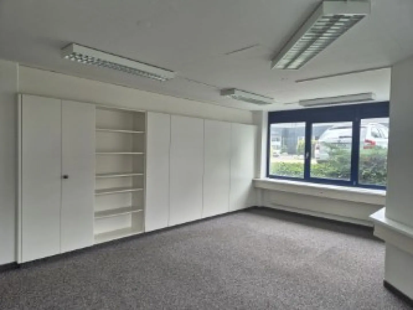 Offices in commercial building - Photo 1 of 8