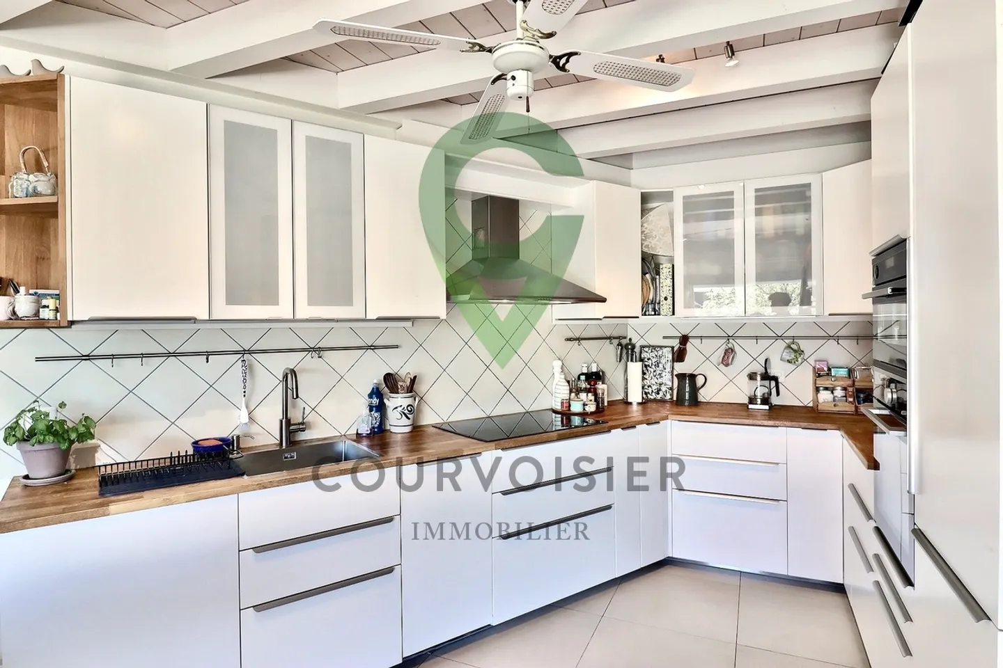 Comfortable duplex in the attic with charm and unobstructed view near Nyon - Photo 3 of 11