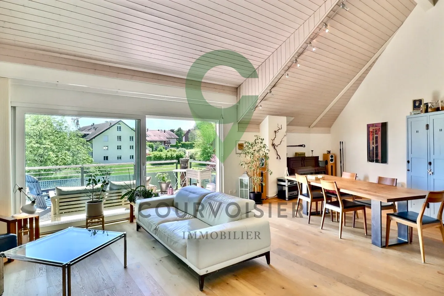 Comfortable duplex in the attic with charm and unobstructed view near Nyon - Photo 4 of 11