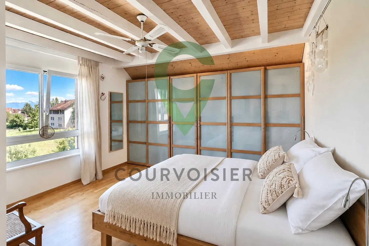 Comfortable duplex in the attic with charm and unobstructed view near Nyon - Photo 5 of 11
