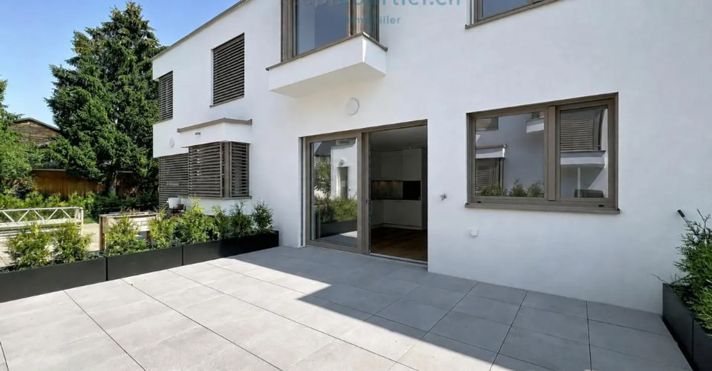 Villa contemporanea nuova con giardino - disponibile subito - Foto 2 di 13