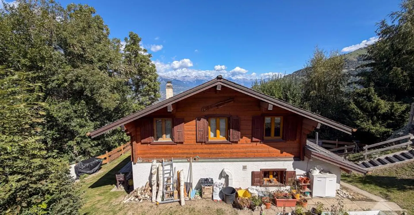 Charming 4.5-room chalet, bucolic location - Photo 2 of 12
