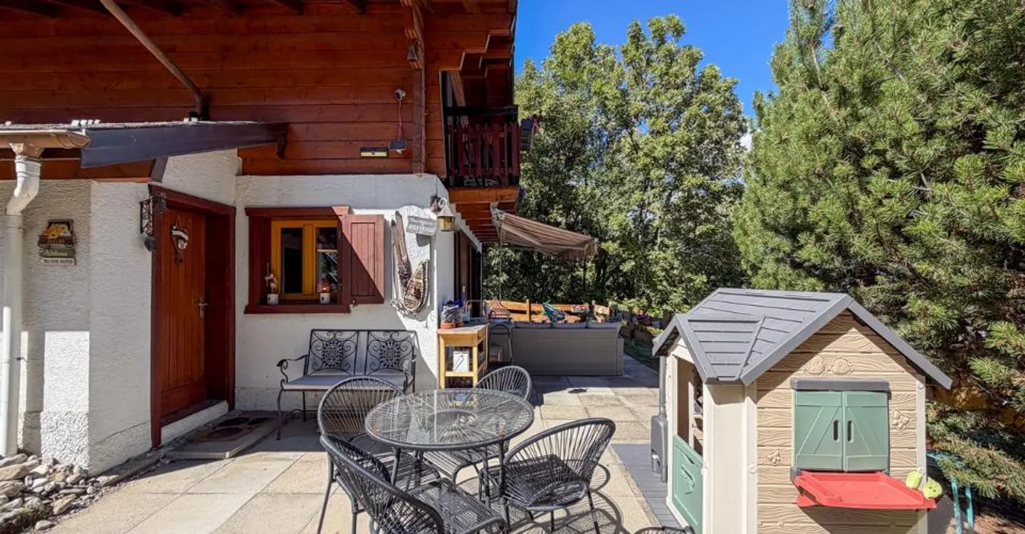 Charming 4.5-room chalet, bucolic location - Photo 3 of 12
