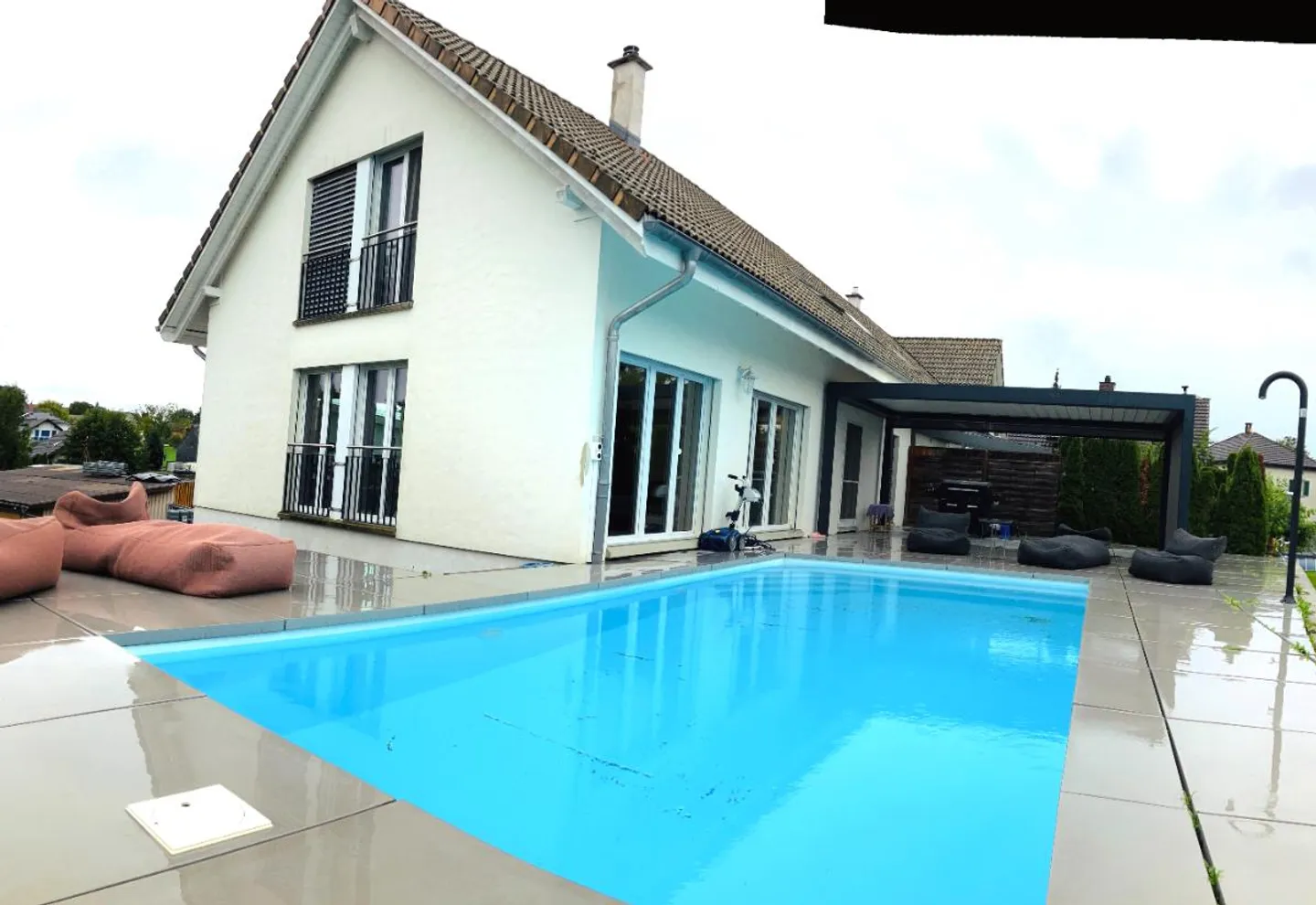 First-class corner townhouse with heated pool & fireplace – family-friendly living in Neuwilen, just 5 minutes from Kreuzlingen - Photo 1 of 10
