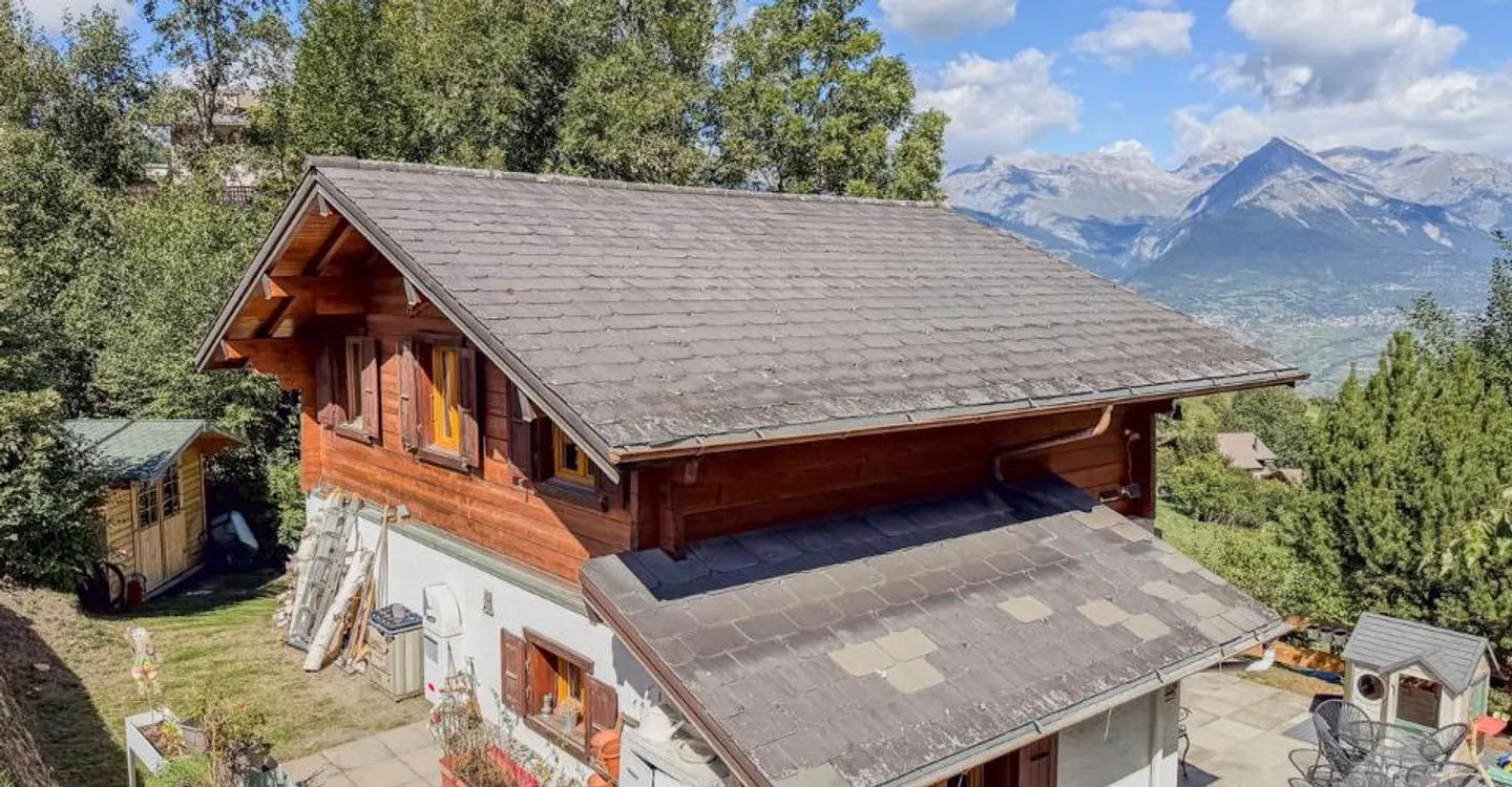 Charming 4.5-room chalet, bucolic location - Photo 1 of 12