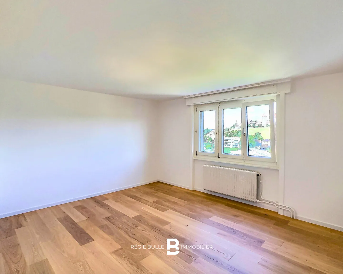 ROMONT - Prächtiges 3.5-Zimmer-Wohnung mit hochwertiger Ausstattung renoviert - Foto 1 von 8