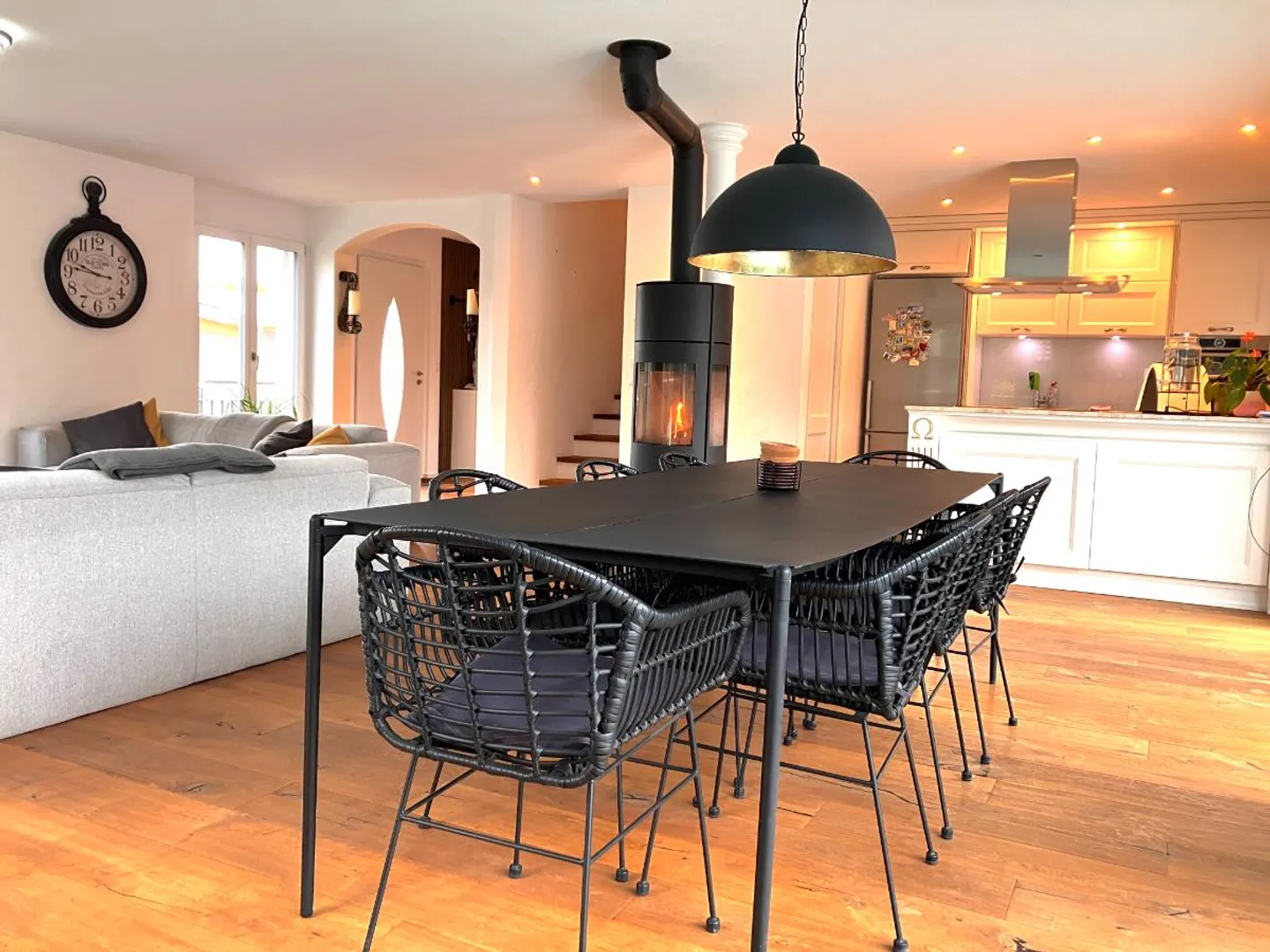 First-class corner townhouse with heated pool & fireplace – family-friendly living in Neuwilen, just 5 minutes from Kreuzlingen - Photo 6 of 10