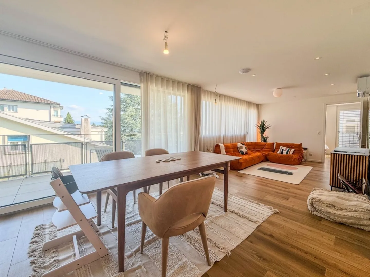 CON ARIA CONDIZIONATA INTEGRATA - Ampio appartamento di 4.5 stanze di 130m² PPE - Terrazza di 25m² - Foto 2 di 12