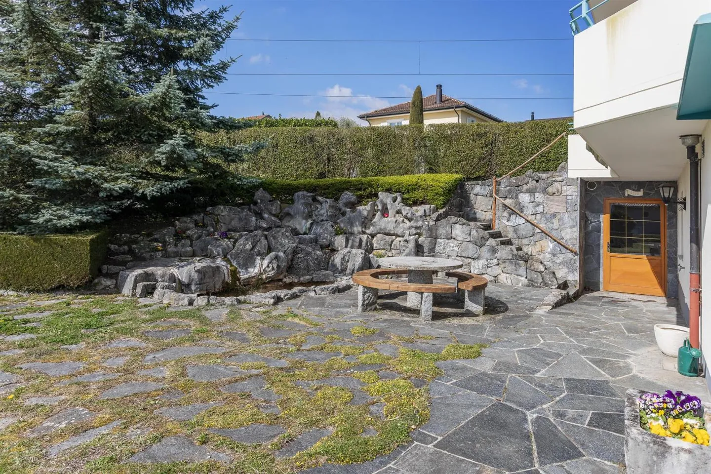 Spacious Villa with Rental Potential - Photo 3 of 13