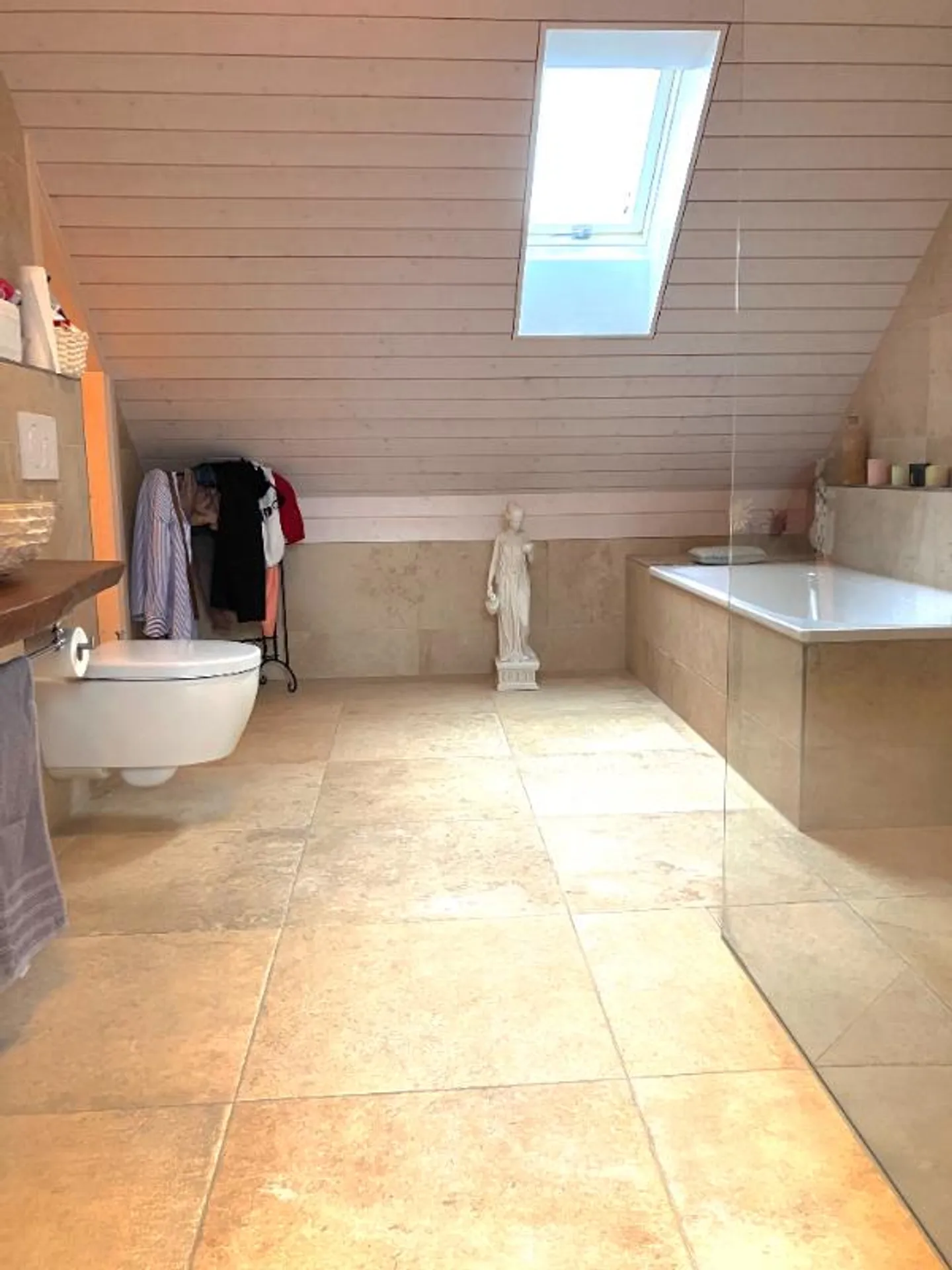 First-class corner townhouse with heated pool & fireplace – family-friendly living in Neuwilen, just 5 minutes from Kreuzlingen - Photo 9 of 10