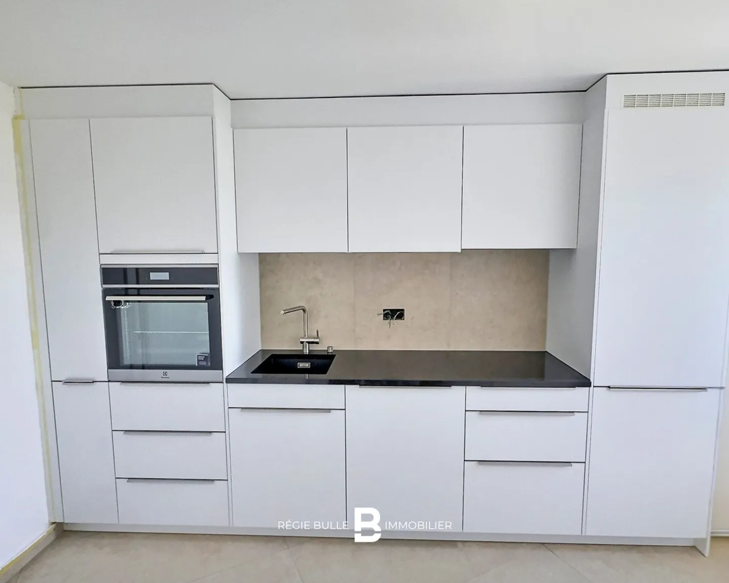 ROMONT - Prächtiges 3.5-Zimmer-Wohnung mit hochwertiger Ausstattung renoviert - Foto 3 von 8
