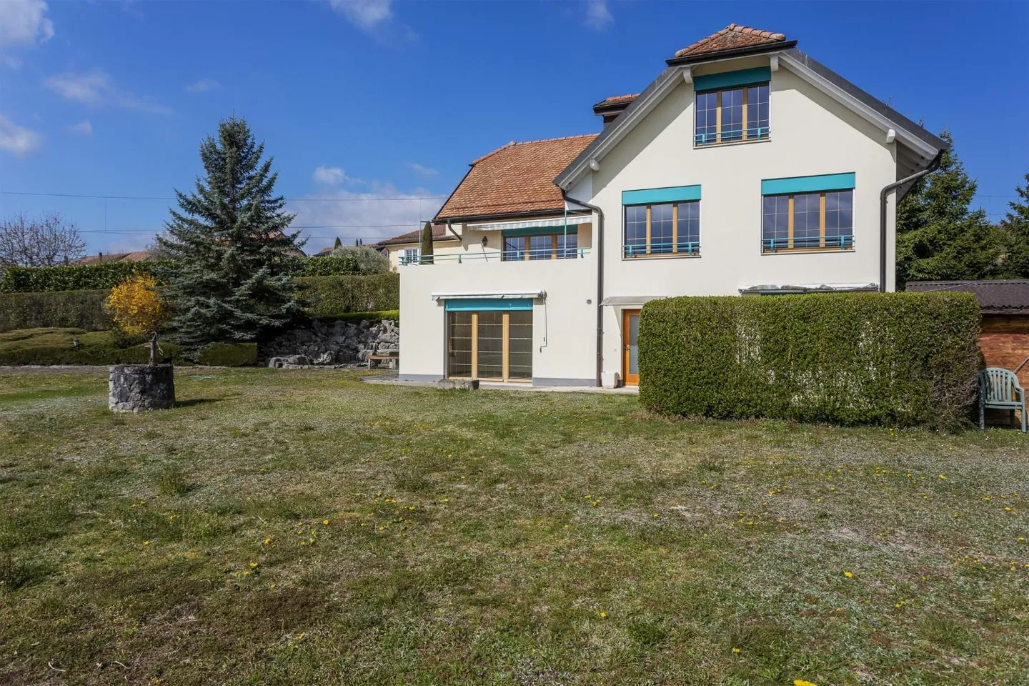 Spacious Villa with Rental Potential - Photo 4 of 13