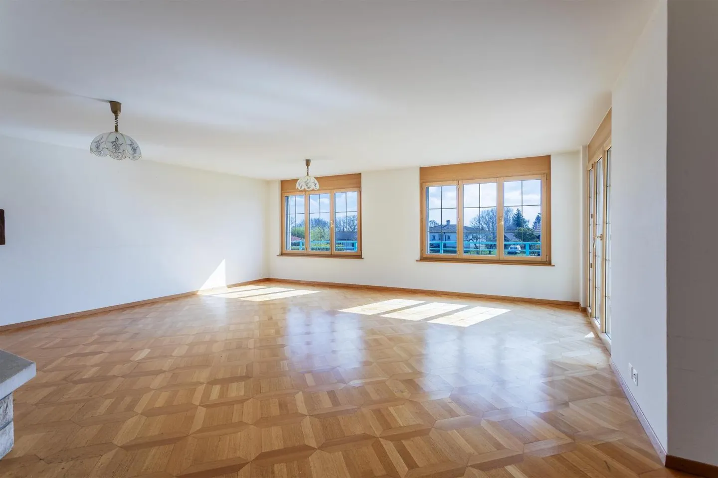 Spacious Villa with Rental Potential - Photo 5 of 13