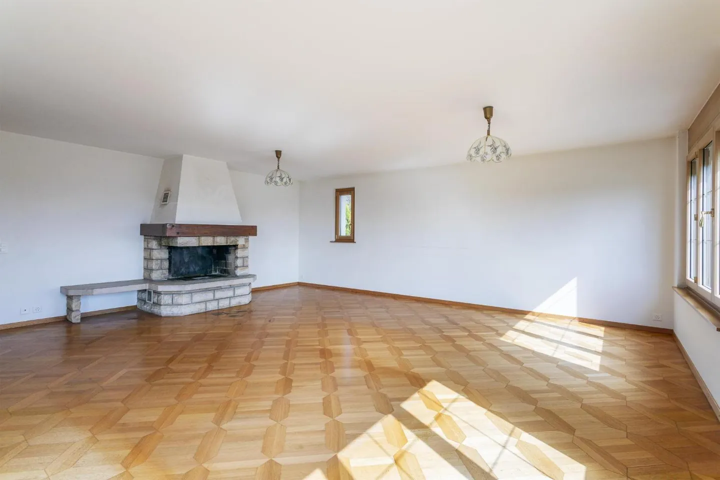 Spacious Villa with Rental Potential - Photo 6 of 13