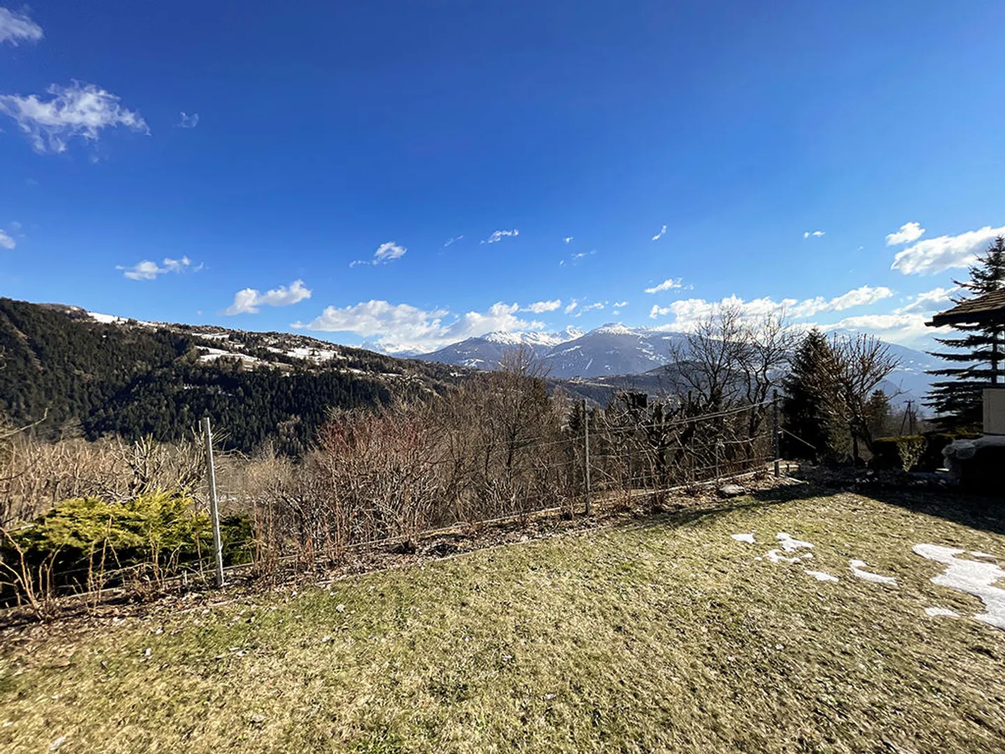 4.5 Room House - Photo 2 of 3