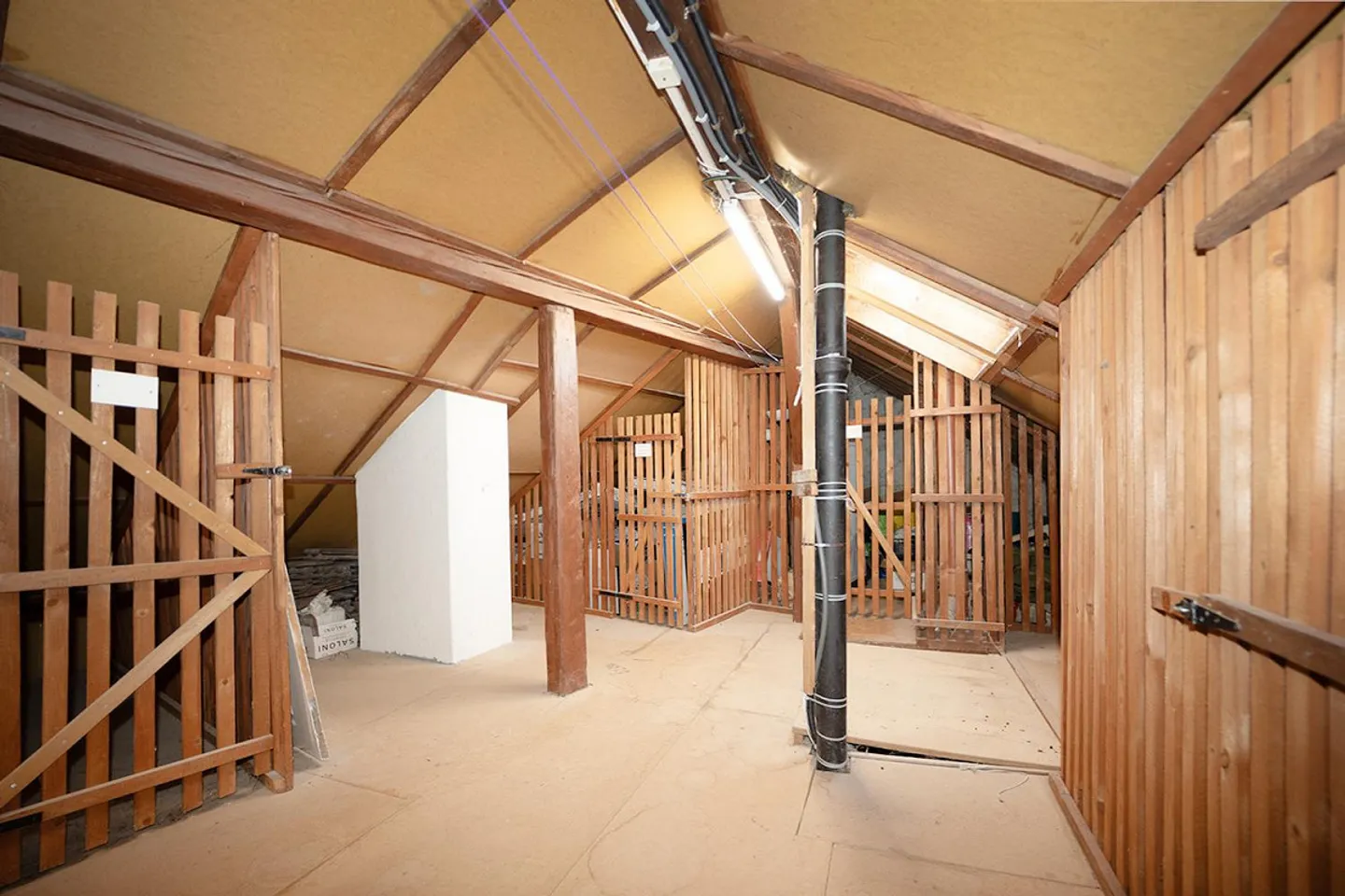 Solid investment with attractive returns - Photo 10 of 12