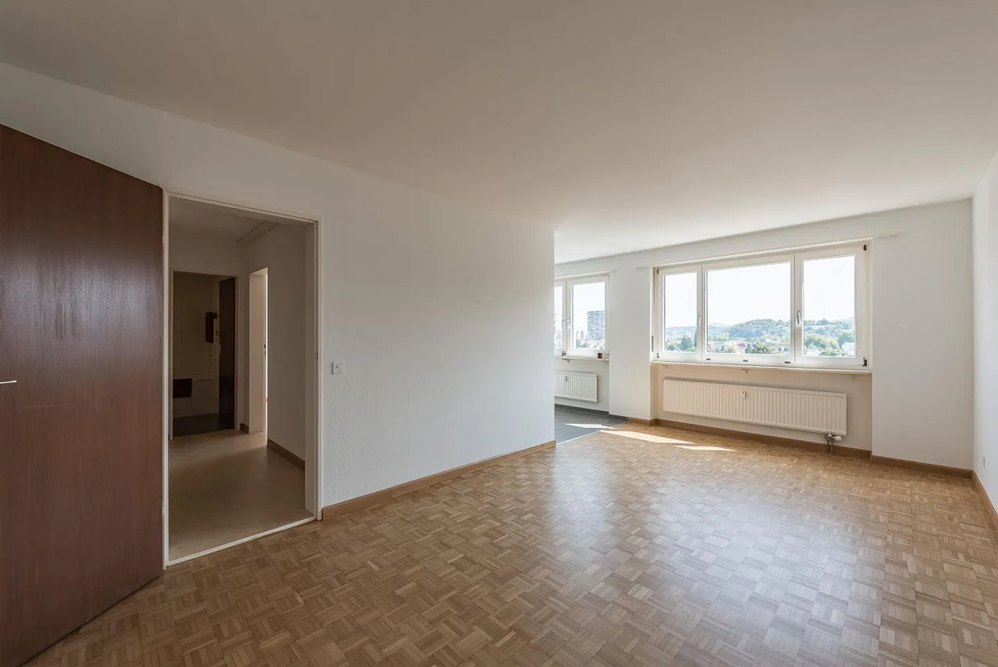 Beautiful bright apartment! - Photo 2 of 6
