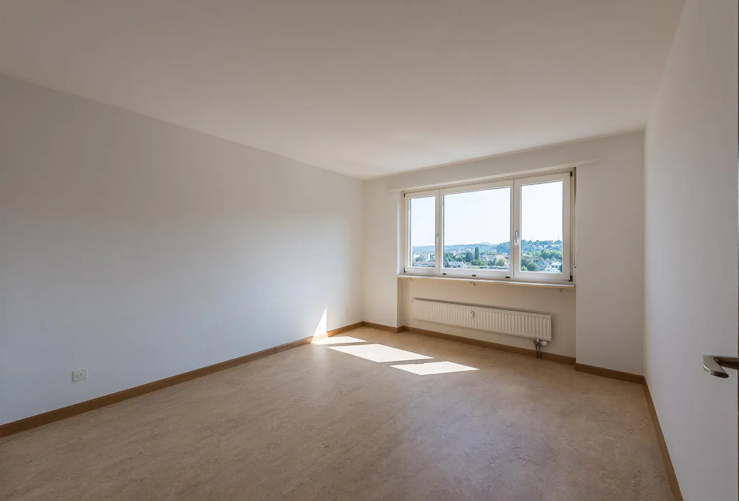 Beautiful bright apartment! - Photo 5 of 6
