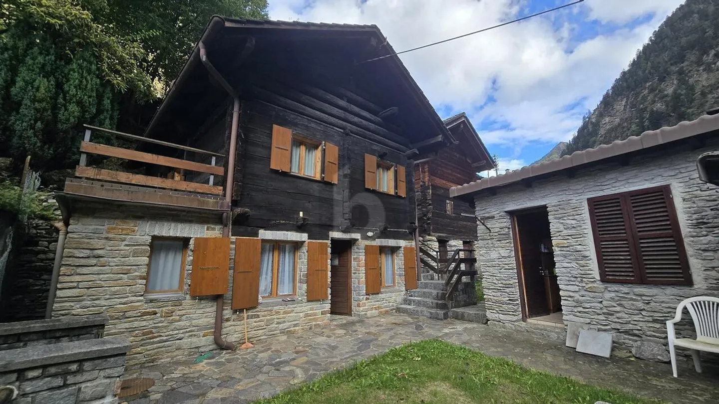 Charmantes Haus mit Terrasse in der Natur - Foto 1 von 6