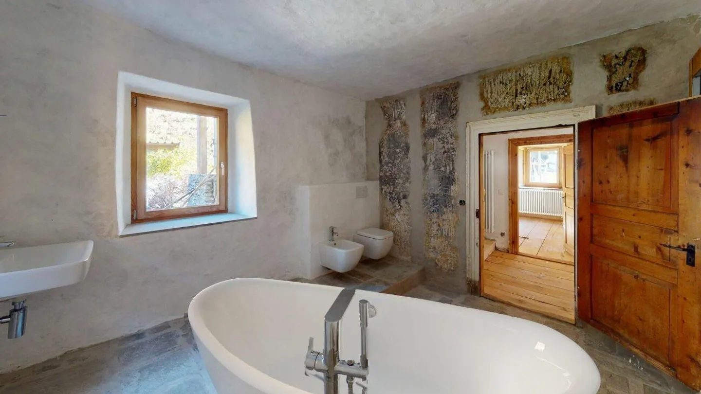 Maison multifamiliale historique avec grande grange à Tinizong - Photo 4 sur 13