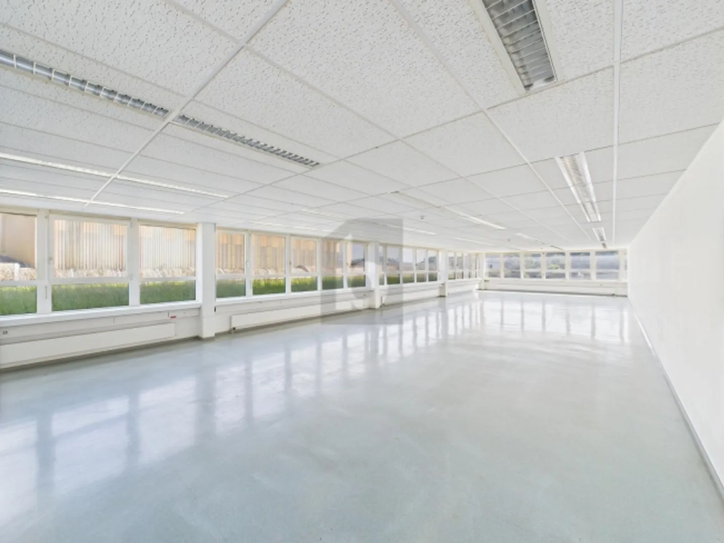BRIGHT, SPACIOUS AND PRACTICAL WORKING ENVIRONMENT - Photo 1 of 5