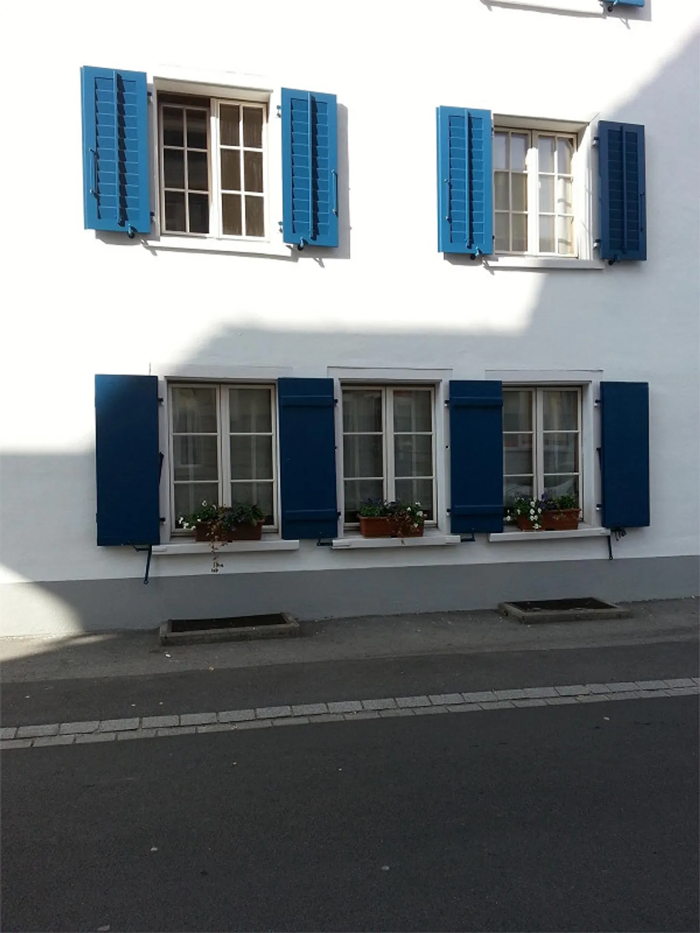 Appartement abordable de 2 pièces au rez-de-chaussée - Photo 1 sur 8