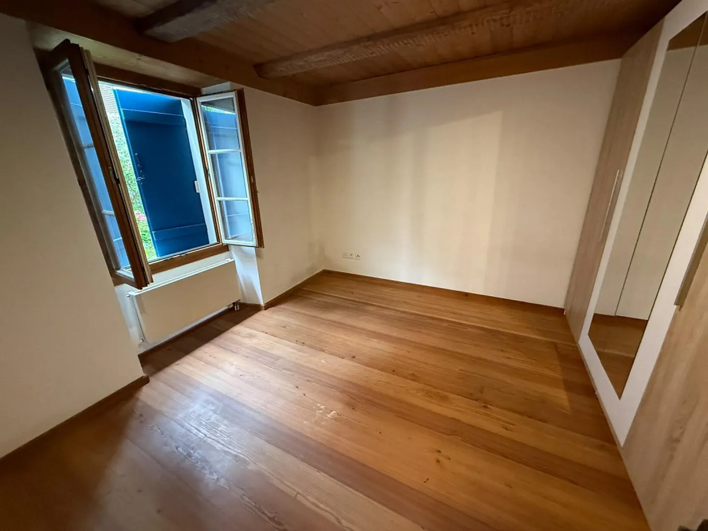 Appartement abordable de 2 pièces au rez-de-chaussée - Photo 2 sur 8