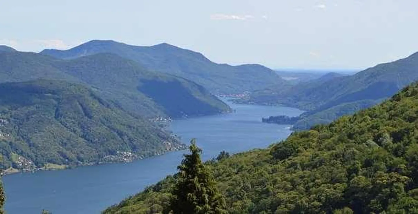 Terreno con vista lago e progetto approvato - Foto 2 di 2