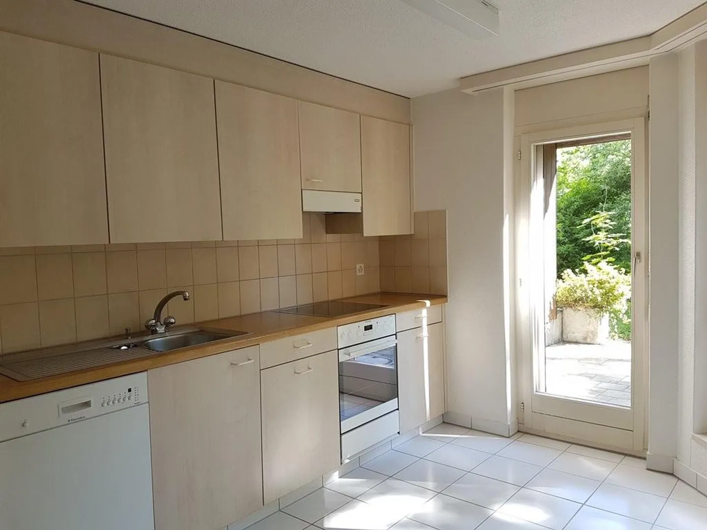 Vivre à prix abordable et adapté aux enfants près de la périphérie de la ville - Photo 2 sur 7