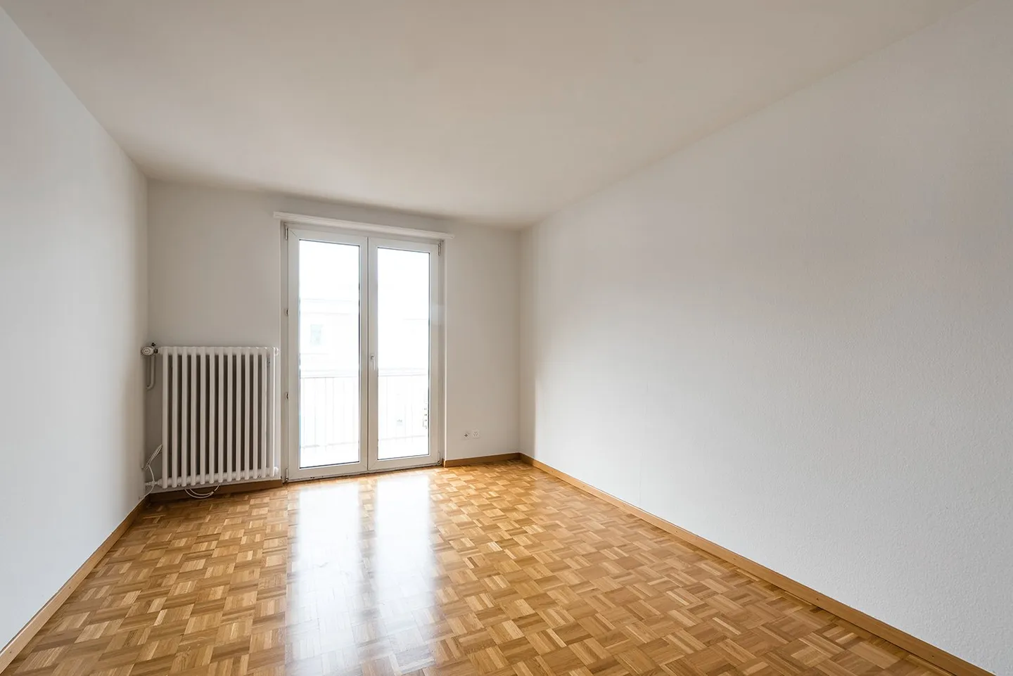 Appartamento moderno di 4 stanze con balcone in posizione tranquilla - Foto 7 di 10