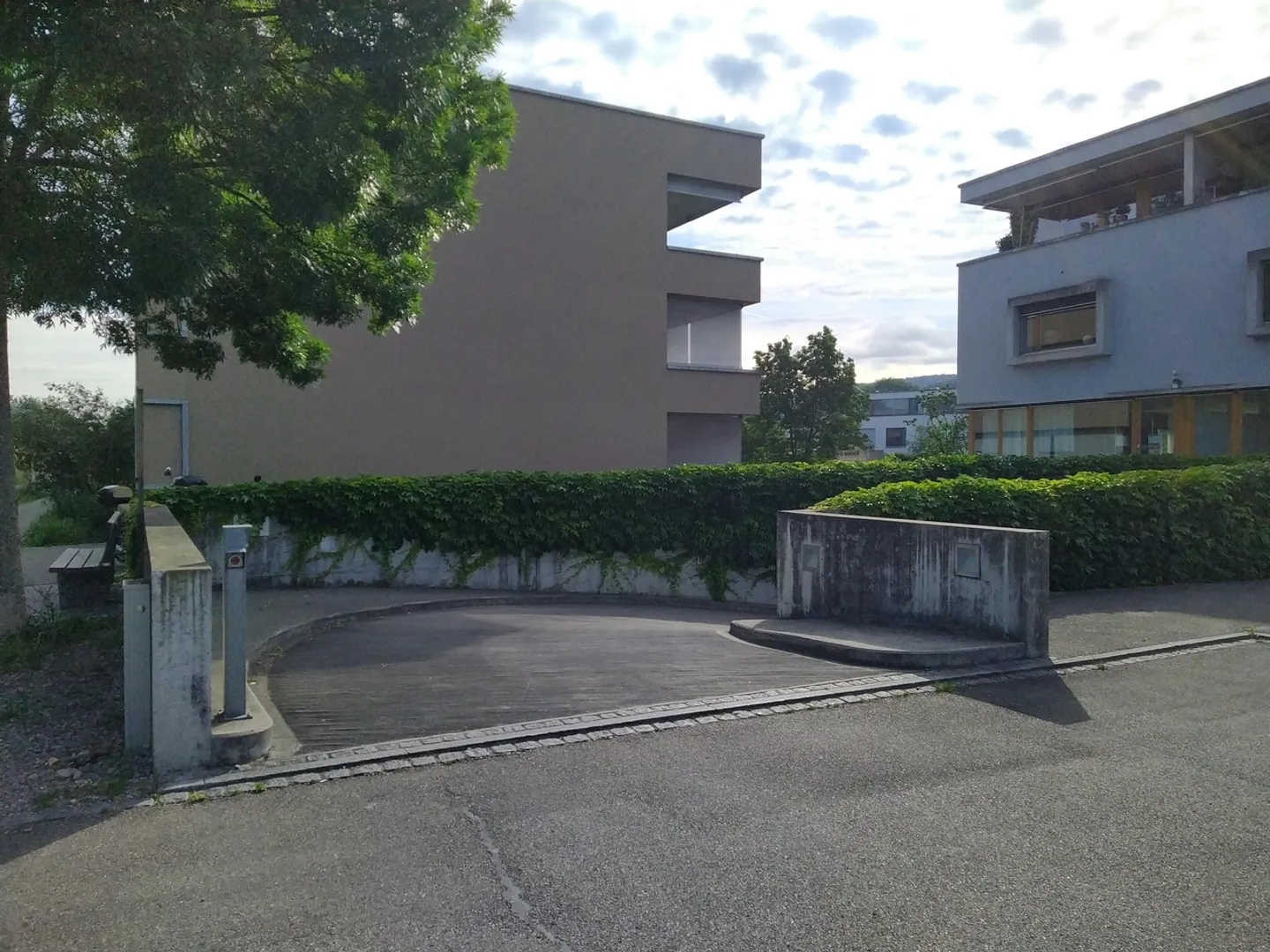 Einstellplatz mit Ladestation - Foto 1 von 2