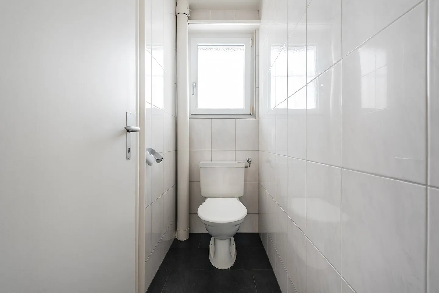 Appartamento moderno di 4 stanze con balcone in posizione tranquilla - Foto 8 di 10