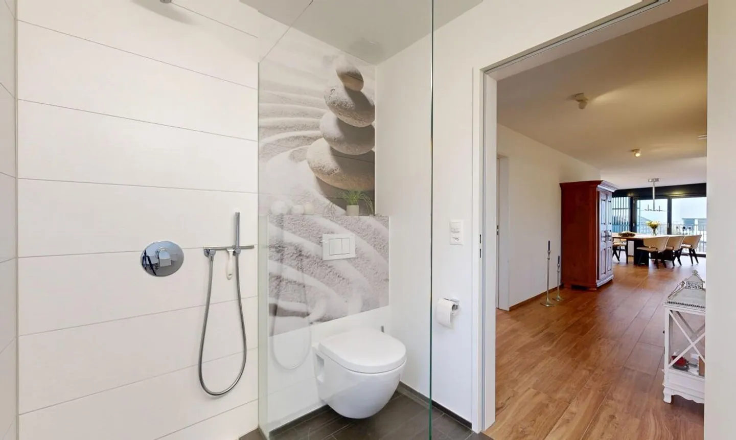 Modern and spacious 4.5-room apartment with Swedish stove - Photo 10 of 11