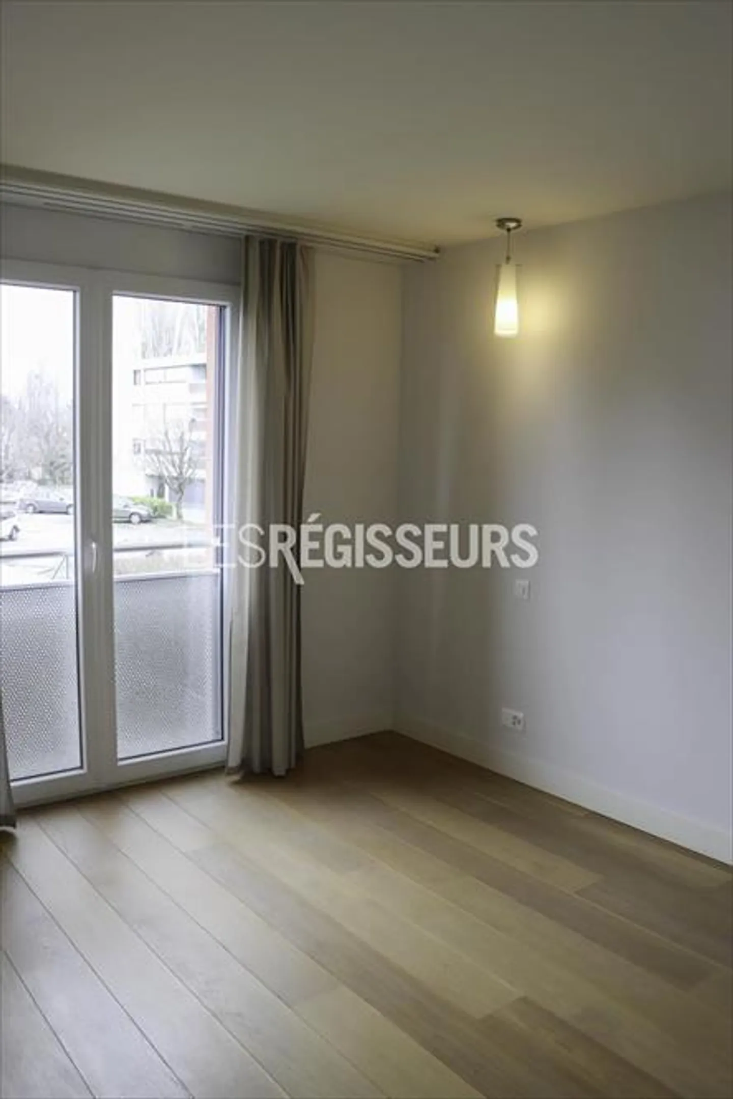 Geräumige 5-Zimmer-Wohnung in Perly, ideal für Familien, die eine ruhige Wohnumgebung suchen und gleichzeitig alle Annehmlichkeiten genießen möchten. - Foto 9 von 12