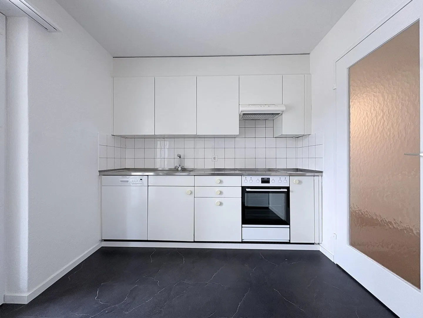 Bright 3.5 room apartment for rent in a good location - Photo 2 of 9