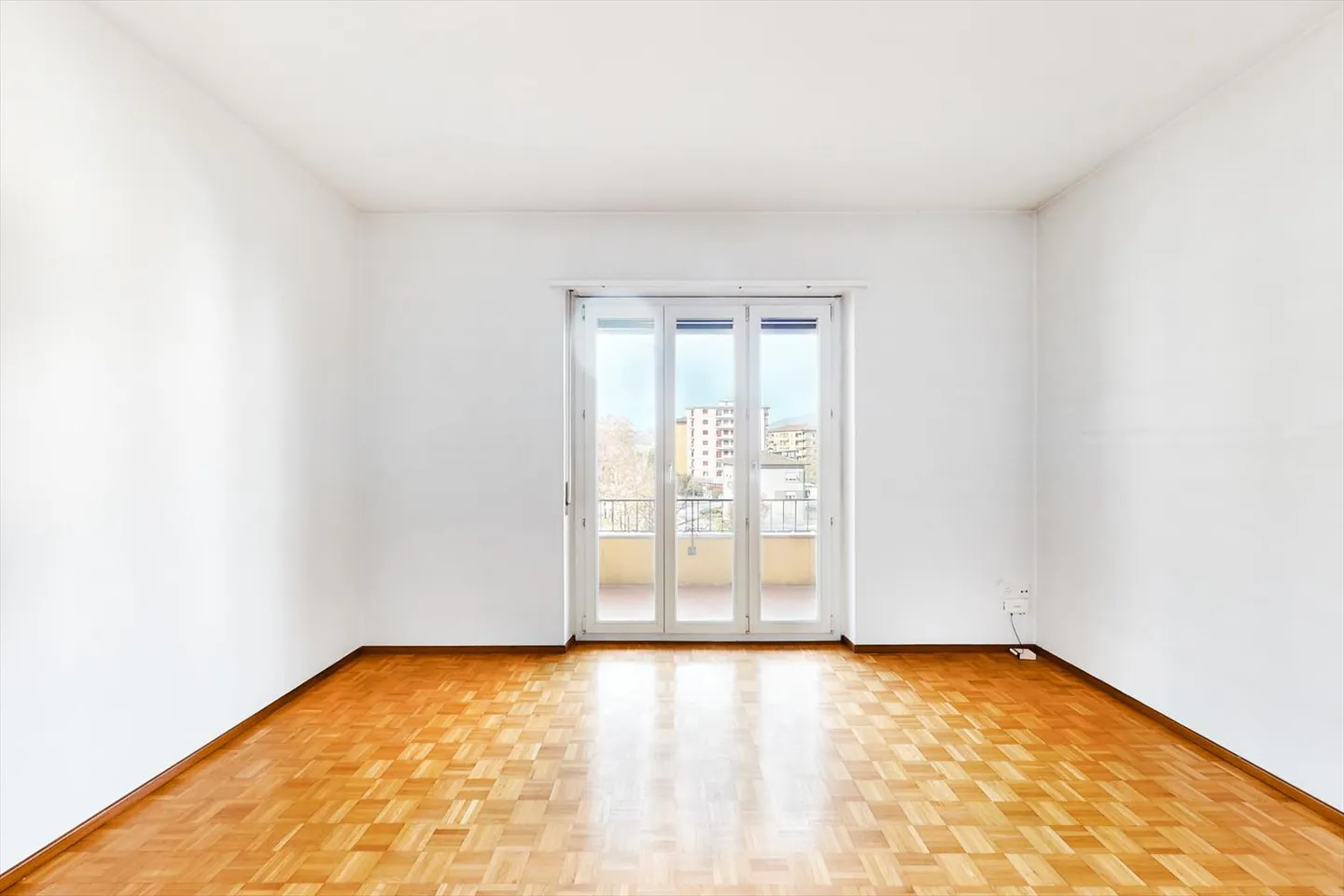 Bright and functional 3.5-room apartment in a strategic location - Photo 3 of 11