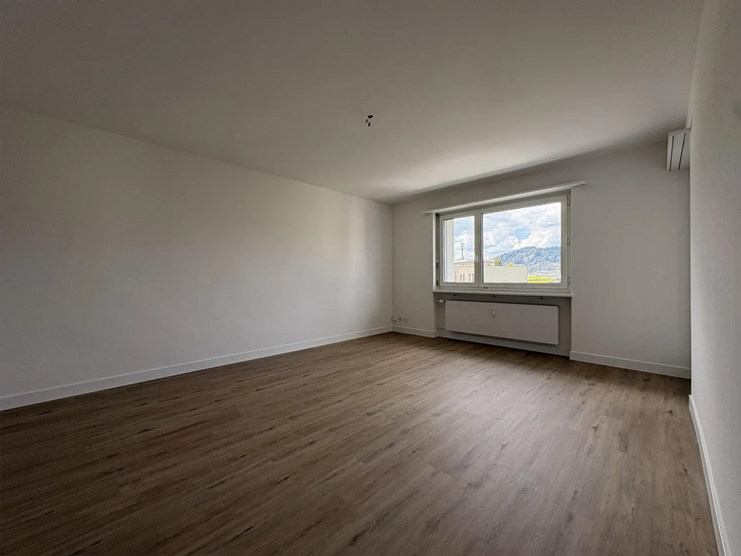 Bright 3.5 room apartment for rent in a good location - Photo 3 of 9