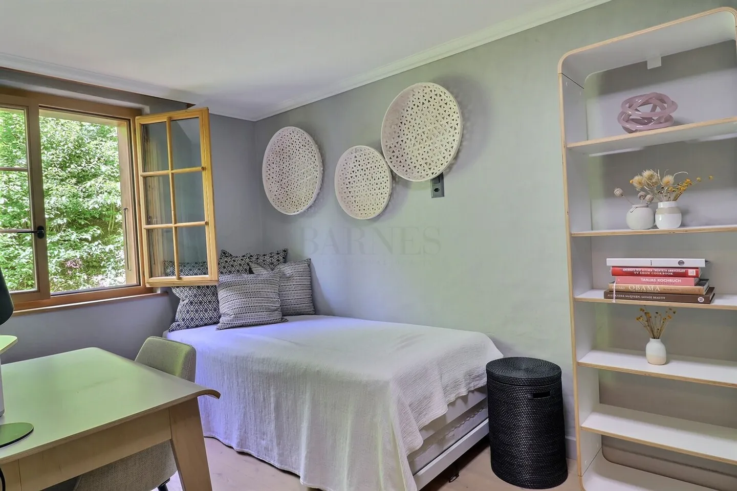 Charming modern apartment with mountain view - Photo 5 of 8