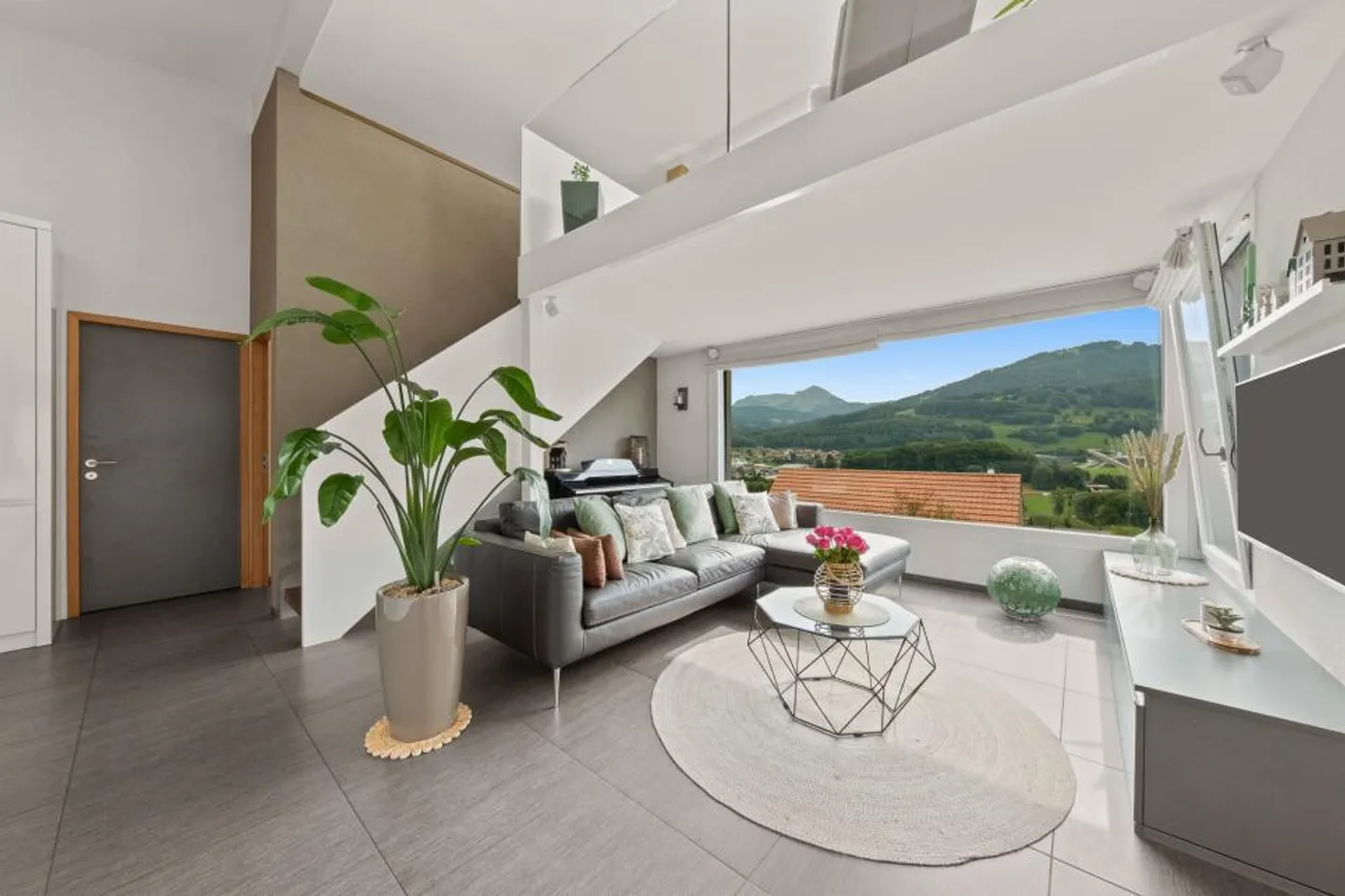 Villa 6.5 rooms - Photo 1 of 11