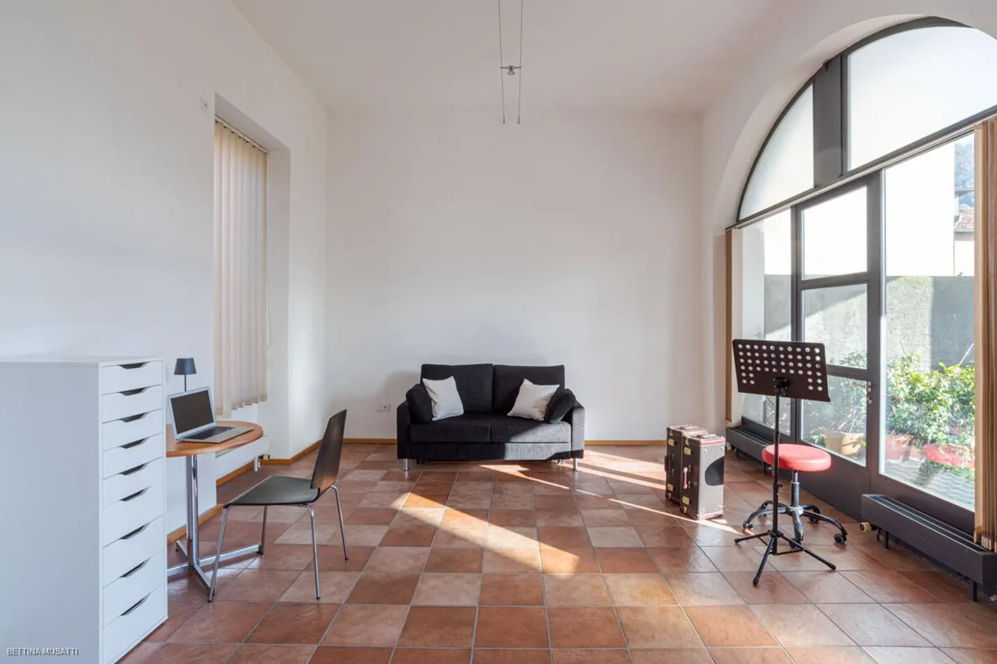 MORBIO INFERIORE – BOUTIQUE BUREAU FACE À LA ROUTE - Photo 2 sur 7